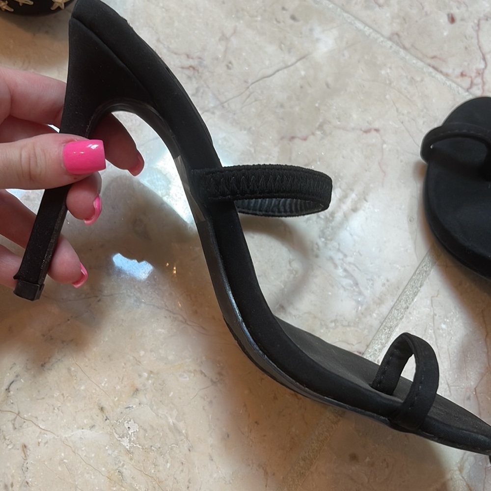 Heels - Picture 3 of 3